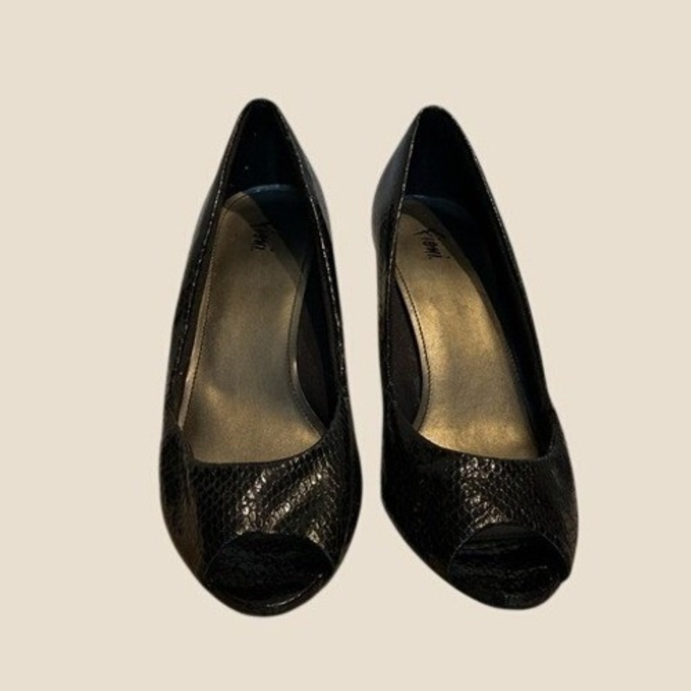 Fioni Peep Toe Pumps‎ Womens 7 Black Excellent Snakeskin Textured Stiletto Heels